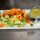 frische, knackige Salatbowl mit hausgebeiztem Dilllachs und Baguette